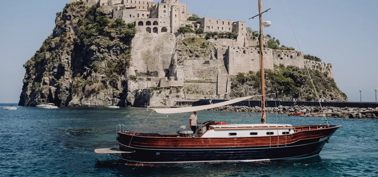 sparviero per tour giro isola di ischia con soste bagno e pranzo