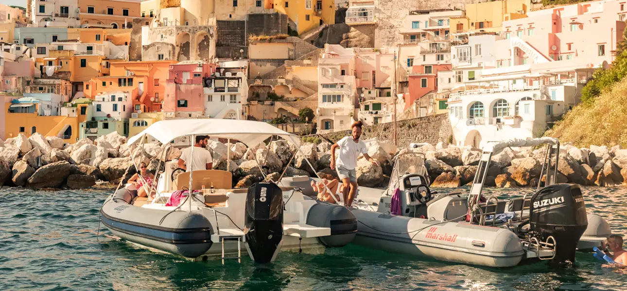 Tour di Ischia e Procida in gommone