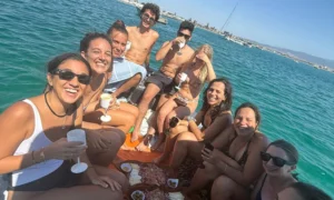 Aperiboat: aperitif on a RIB
