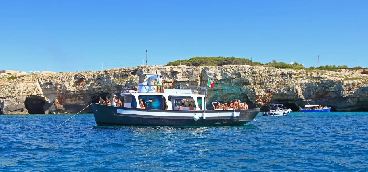 motobarca per tour del basso salento
